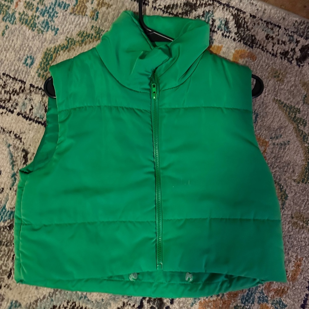 Green cropped puffer vest xs